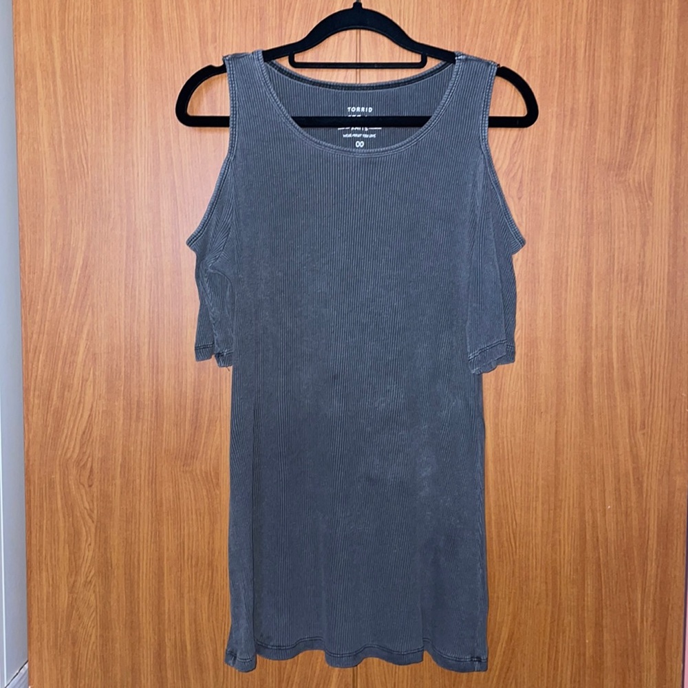 Torrid Ribbed Cold Shoulder Top - Grey - Size M/L - Picture 3 of 11